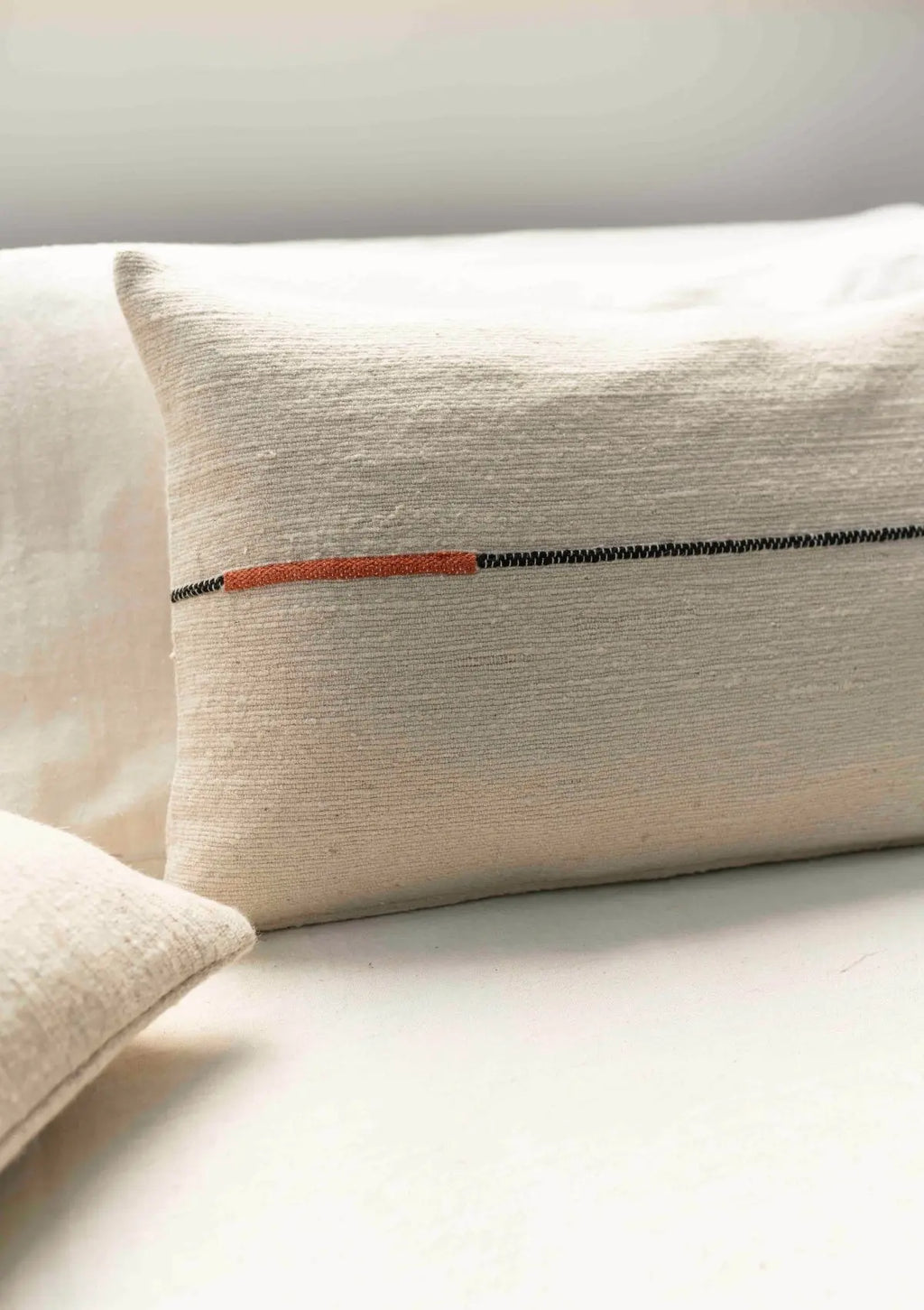 Coussin Séma Châtaigne Ligne Noire MILLE et CLAIRE