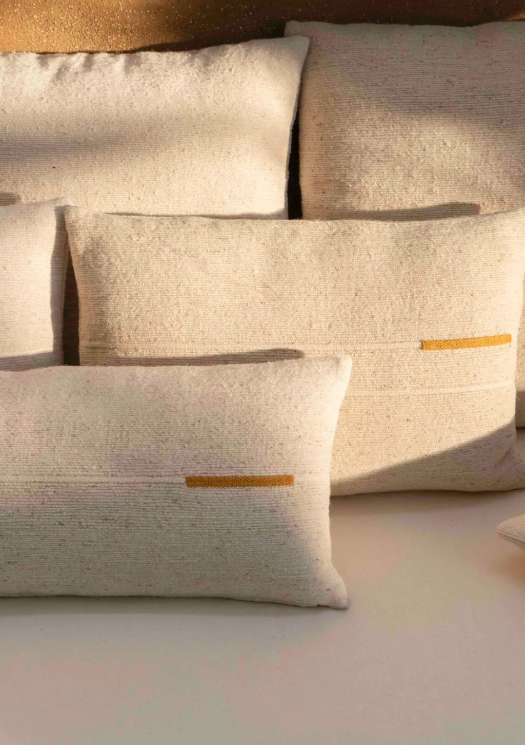 Coussin-Sema-Double-Lignes-Ocre-MILLE-et-CLAIRE-