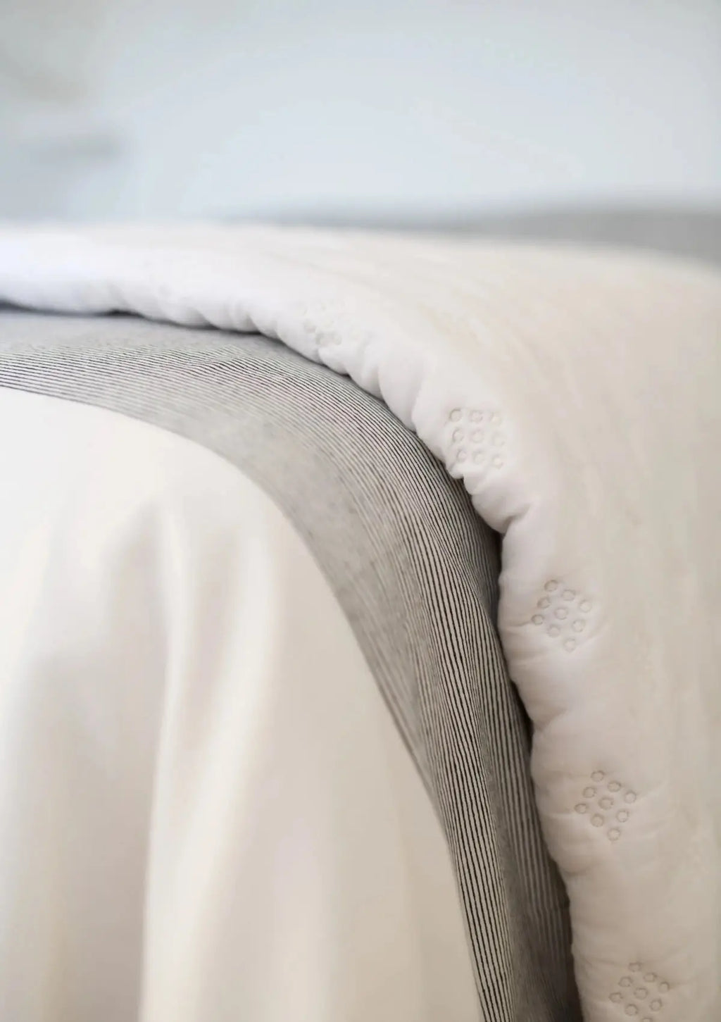 Dohar Lignes Noires  – drap d’été en coton Mül-mül MILLE et CLAIRE