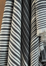 Plaid Thar Black & Off-White MILLE et CLAIRE