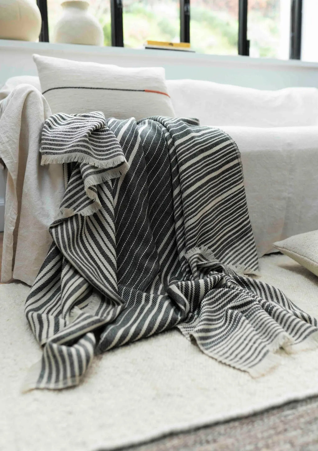 Plaid Thar Black & Off-White MILLE et CLAIRE
