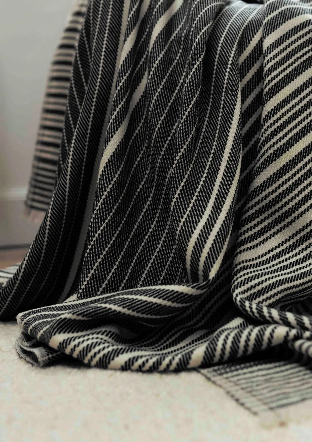 Plaid Thar Black & Off-White MILLE et CLAIRE
